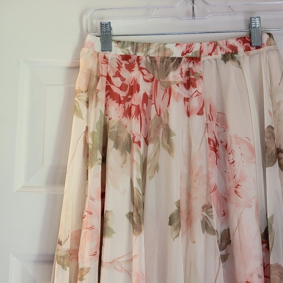 Women's Flowy Floral Maxi Skirt ChicWish - Picture 4 of 10